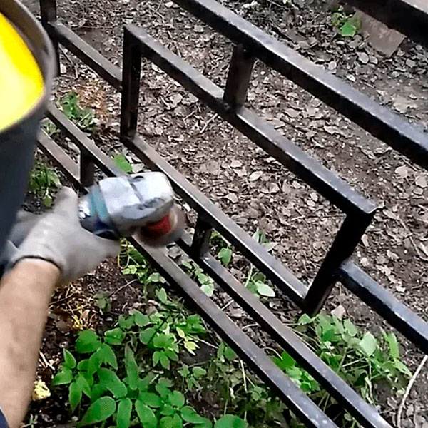 Покраска ограды